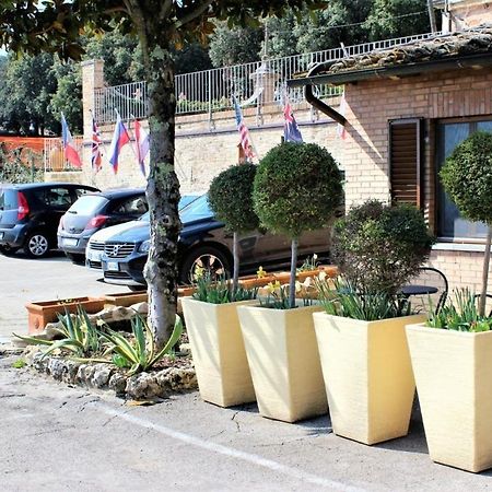 Hotel Porta Romana Di Luce Hotels Сиена Екстериор снимка