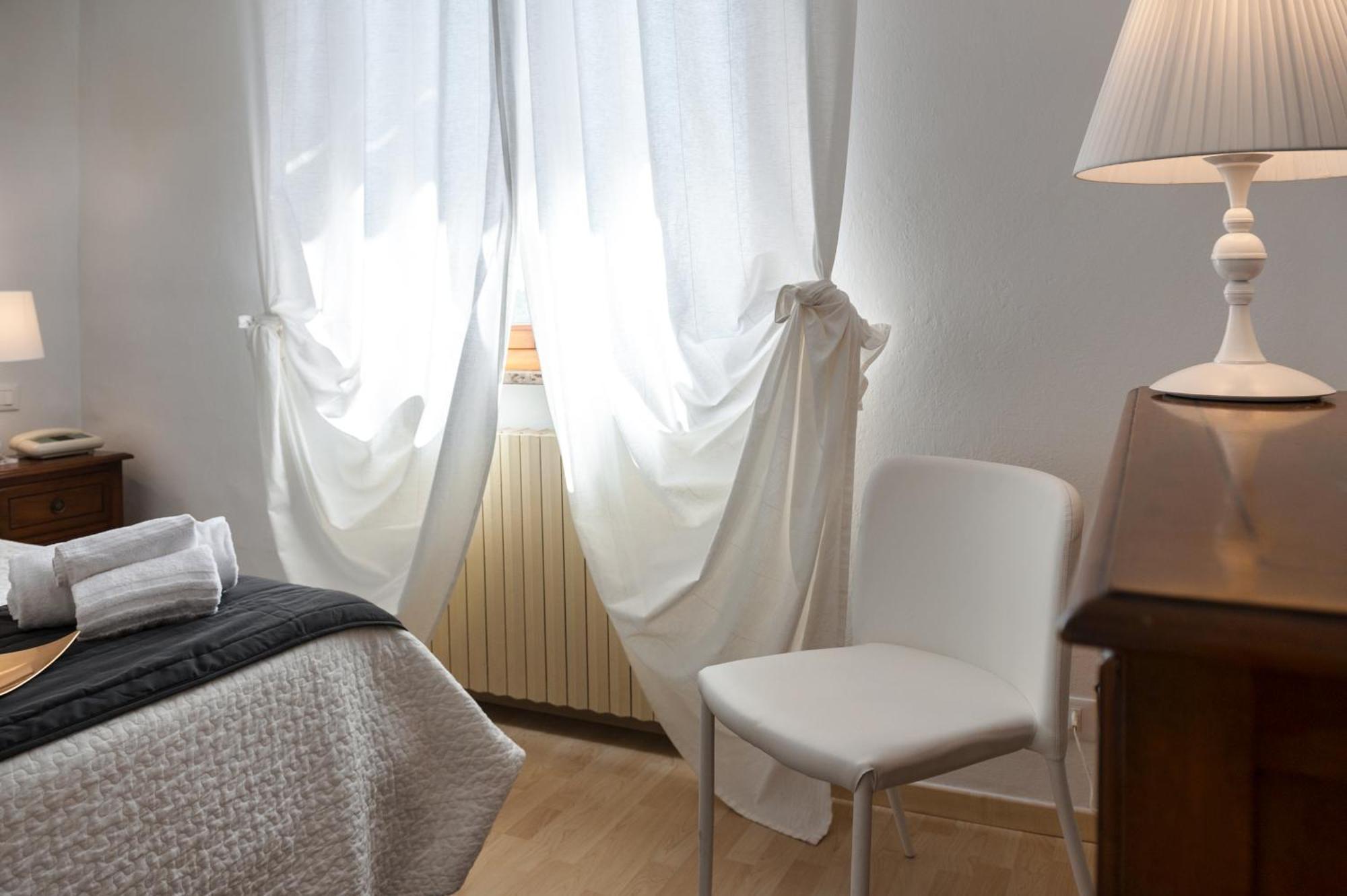 Hotel Porta Romana Di Luce Hotels Сиена Екстериор снимка
