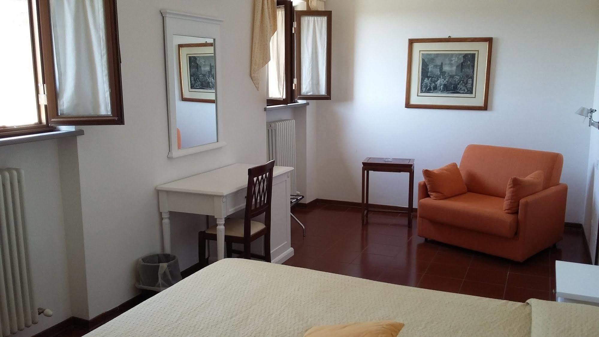 Hotel Porta Romana Di Luce Hotels Сиена Екстериор снимка
