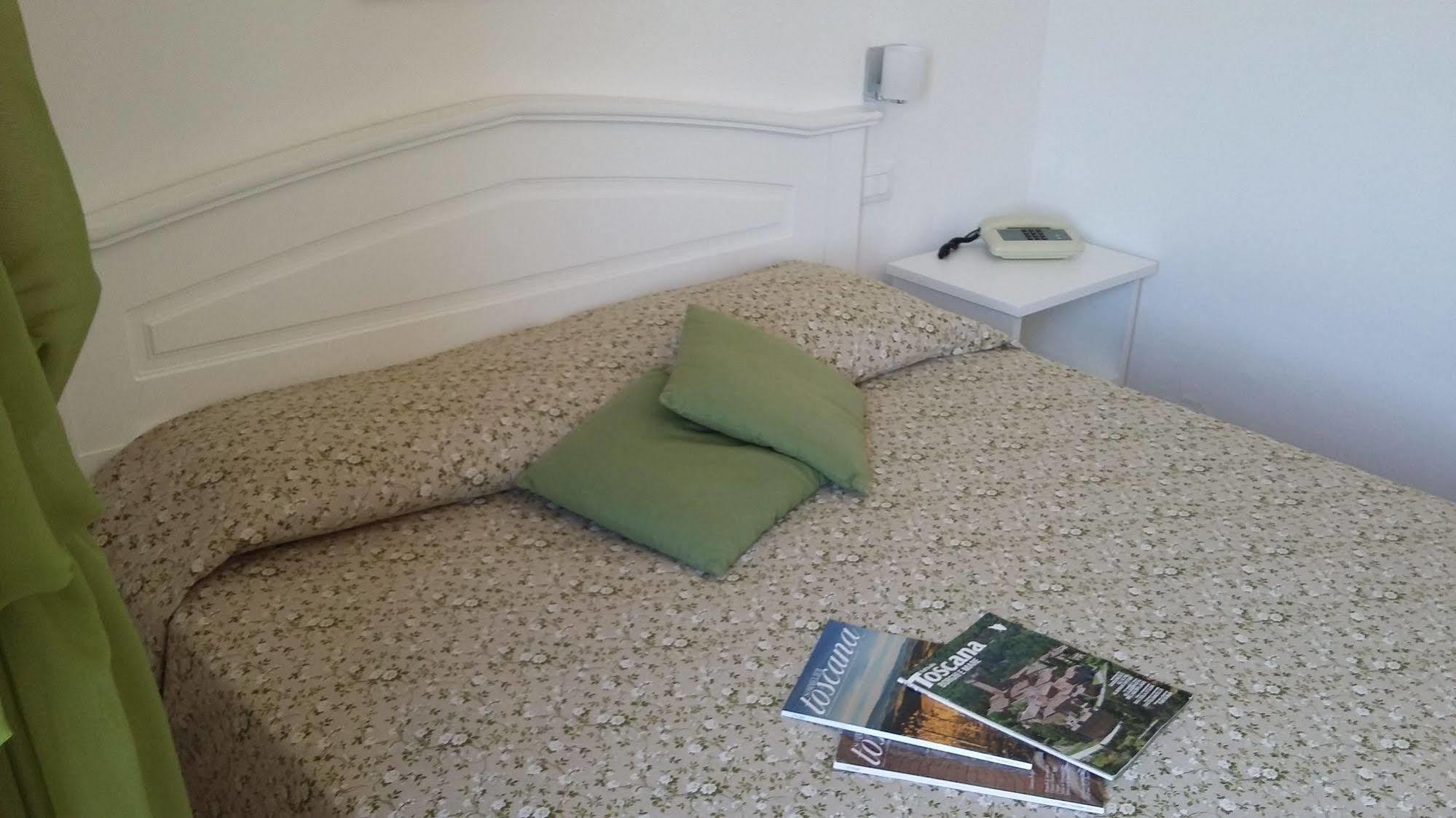Hotel Porta Romana Di Luce Hotels Сиена Екстериор снимка