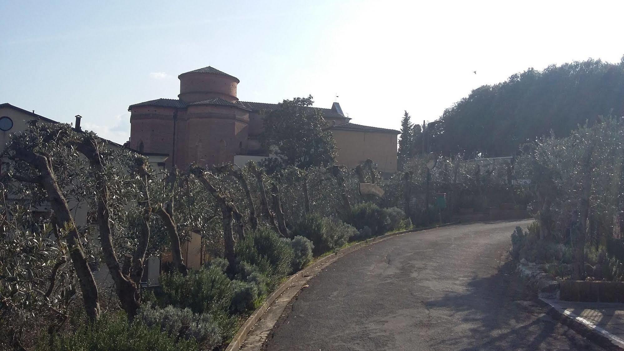 Hotel Porta Romana Di Luce Hotels Сиена Екстериор снимка